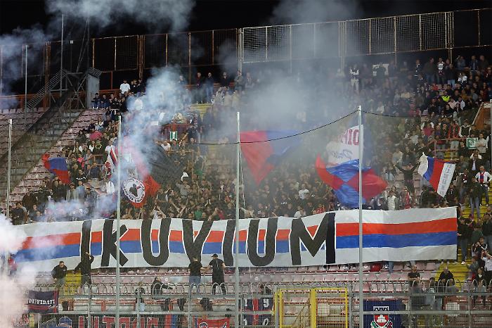 Scontri dopo il derby Perugia-Gubbio: nove Daspo per i tifosi ospiti