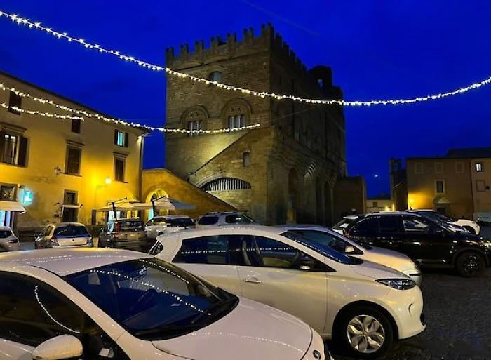 Orvieto, parcheggi gratuiti fino al 24 dicembre. E si accende l'Albero di Natale