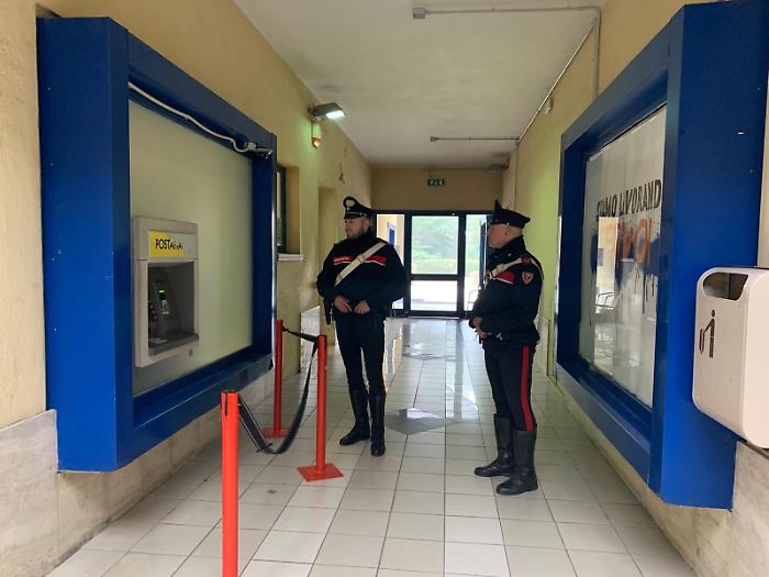 Foligno, ladro ferito nel tentato furto al postamat: era ricercato in Romania e Francia. Arrestato e piantonato in ospedale