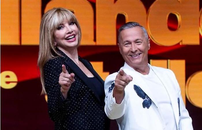 Ballando con le stelle stasera in tv venerdì 14 dicembre su Rai 1: le coppie, i ballerini per una notte e il caso Mariotto 
