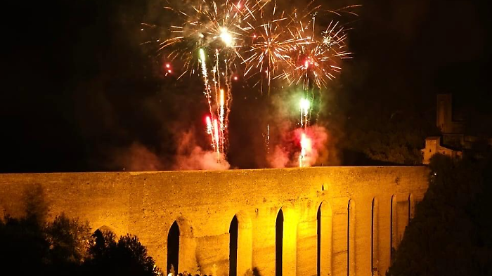 Spoleto,  dopo 8 anni ha riaperto il Ponte delle Torri: le foto