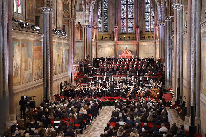 Su Rai 1 torna il Concerto di Natale dalla Basilica di San Francesco di Assisi, quando la registrazione: data e orario