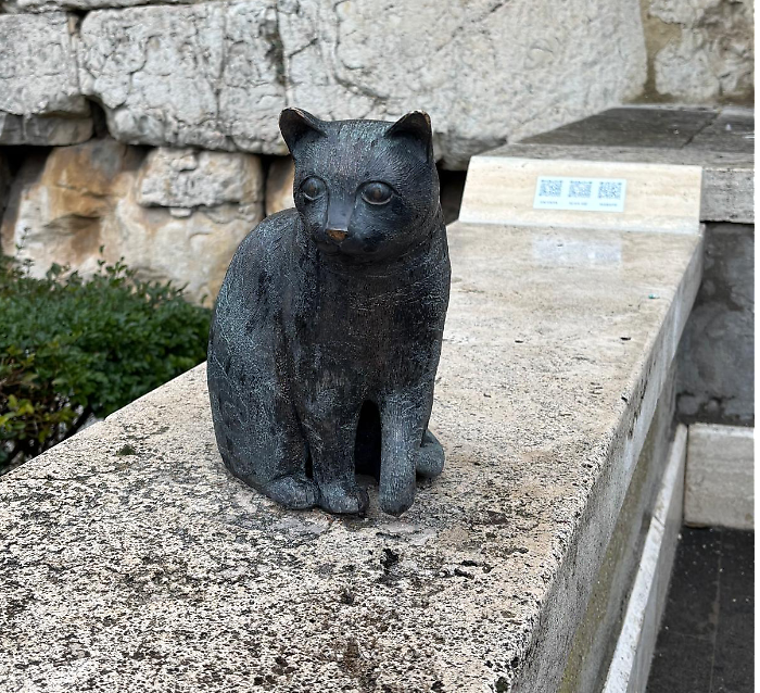 La statua della gatta Tea ad Amelia