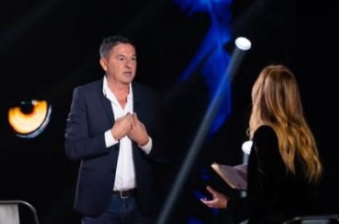 Mammucari a Belve, l'intervista interrotta e il vaffa dietro le quinte: va tutto in onda perché ha firmato la liberatoria. Il video