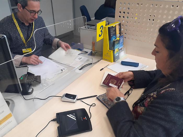 Passaporto, in Umbria si può fare richiesta in 114 uffici postali: ecco dove e come funziona il servizio
