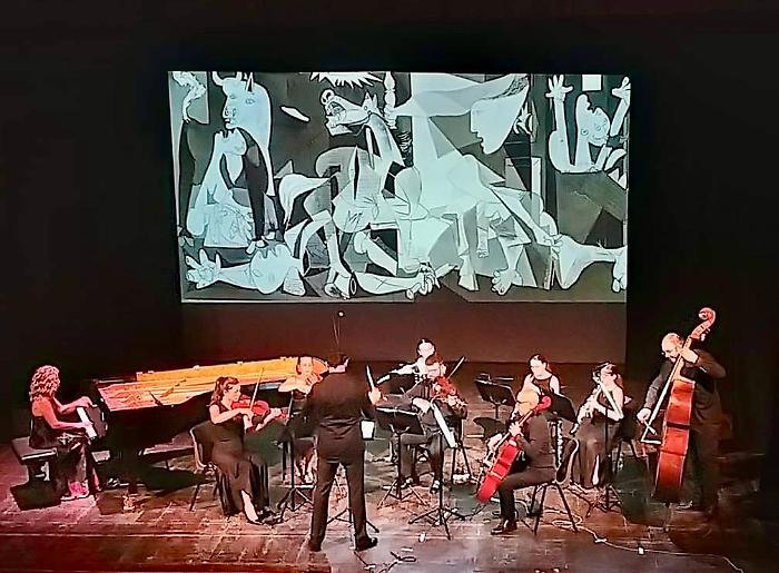 La pianista Cristiana Pegoraro in concerto per Natale a lume di candela al Teatro Manini
