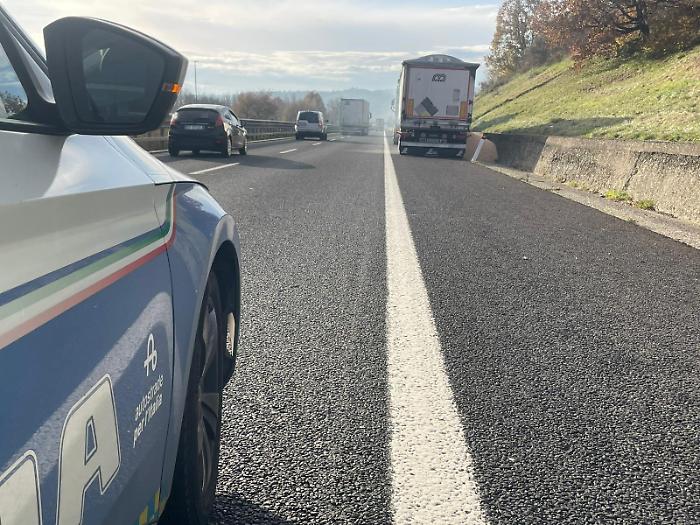 A1, in fiamme un tir carico di grano: code di 3 chilometri tra Fabro e Orvieto
