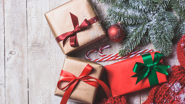 Natale eco-friendly, arrivano le idee originali per regali sostenibili: dalle escursioni nella natura alle botteghe artigianali