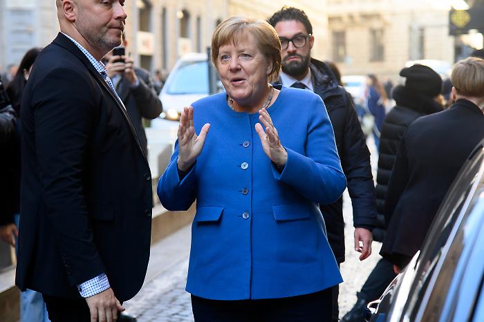 Angela Merkel da Fazio, dalla fobia per i cani allo sgarbo di Putin: "Ecco cosa mi regalò". Fino a quel malinteso con Trump