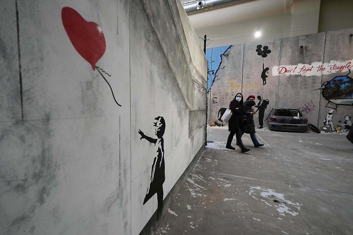Banksy torna con una nuova opera d'arte. Ma quali sono quelle più celebri? Ecco dove si trovano: la classifica