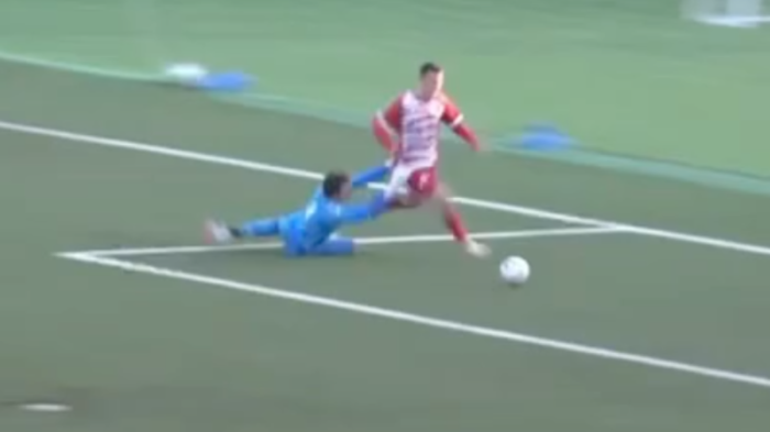 L'arbitro fischia la fine della partita invece di dare il rigore: il video del match di serie D che sta facendo il giro d'Italia