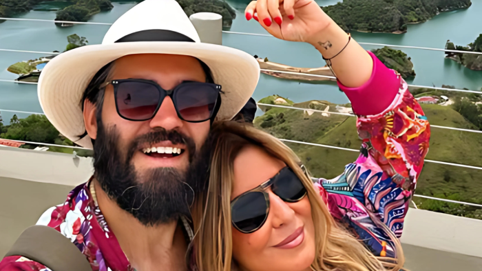 Lorenzo Bigiarelli, fidanzato di Selvaggia Lucarelli ospite su Rai 3 a Farwest ed è subito polemica sui social: "Salvo...c'è uno di troppo"
