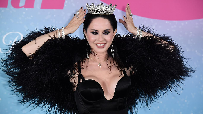 Paola Iezzi ospite a Verissimo, chi è: il duo con la sorella, la svolta grazie a Cecchetto, i motivi della rottura con Chiara fino alla reunion
