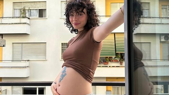 Serena de Ferrari ospite a Verissimo, chi è: il successo con Mare Fuori, la rinascita dopo la depressione, il misterioso fidanzato