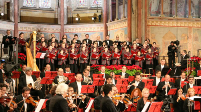 Il Concerto di Natale da Assisi oggi in tv mercoledì 25 dicembre su Rai 1: l'orchestrà porterà un messaggio di pace attraverso la musica