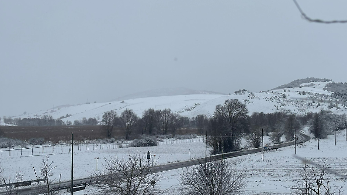 E' un bianco Natale, Umbria sotto la neve. Tutte le località imbiancate: da Colfiorito a Gualdo fino a Gubbio: foto e video
