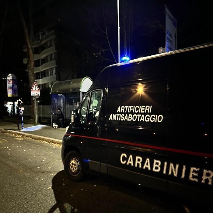 Terni, pacco sospetto alla fermata dell'autobus dell'ospedale.  Zona cinturata, intervengono gli artificieri