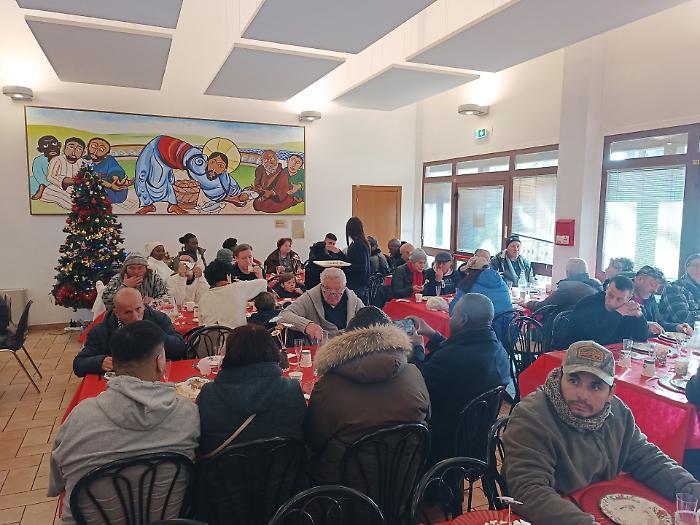 Perugia, in cento al pranzo di Natale della Caritas. "Momento ricco di gioia, affetto e gratitudine"