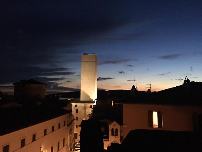 Capodanno a Perugia, in via dei Priori brindisi dalla Torre degli Sciri: come fare per prenotare