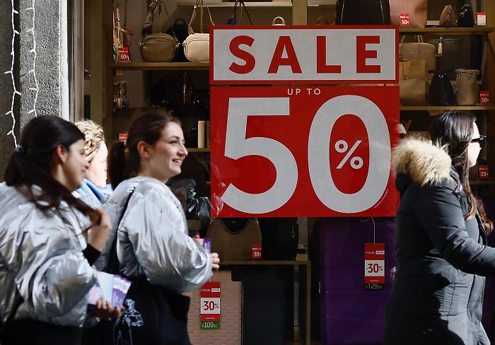 Saldi invernali 2025, inizio e durata degli sconti in Umbria: modalità, regole e il calendario regione per regione