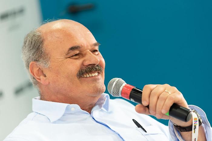 Oscar Farinetti a Report, chi è l'imprenditore: dall'Unieuro a Eataly, il caso Laurisia, Expo 2015 fino al flop con Fico