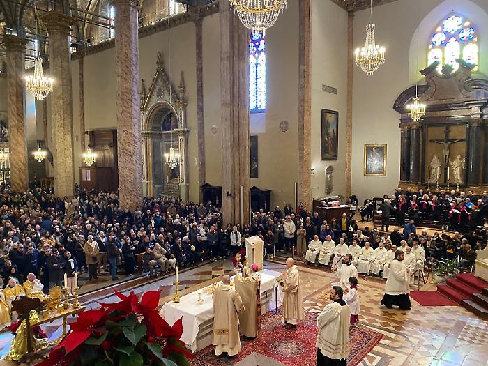 Perugia, l'omelia dell'arcivescovo Ivan Maffeis per l'apertura del Giubileo 2025: "Testimoni di speranza dove questa è andata perduta"