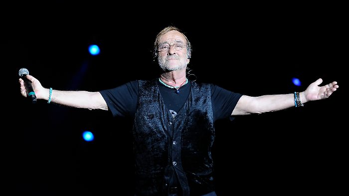 L'Anno che Verrà, dall'evento di Rai 1 stasera in tv per festeggiare il Capodanno alla canzone di Lucio Dalla: ecco la storia che si nasconde dentro il testo