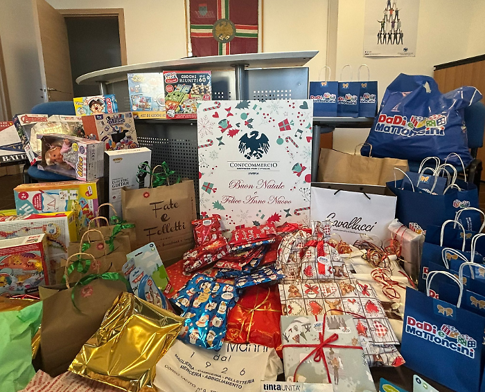 Terni, il regalo sospeso di Confcommercio fa centro per Natale e ora c'è da pensare alla Befana. Ecco come contribuire