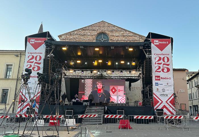 Palco capodanno Foligno Radio 2