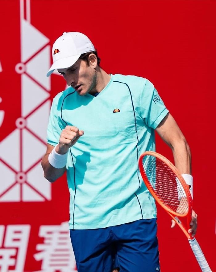Si ferma l'avventura di Passaro ad Hong Kong: passa lo spagnolo Martinez (6-4-6-4)