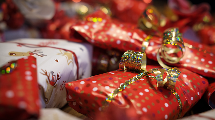 Natale, la lista dei 10 regali preferiti dagli italiani. Ecco cosa dicono i dati 