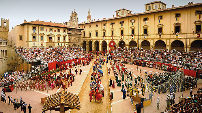 Scontri al corteo della Giostra: sanzioni e squalifiche ridotte e modificate per Porta Crucifera, capitano e gli altri. Ecco come