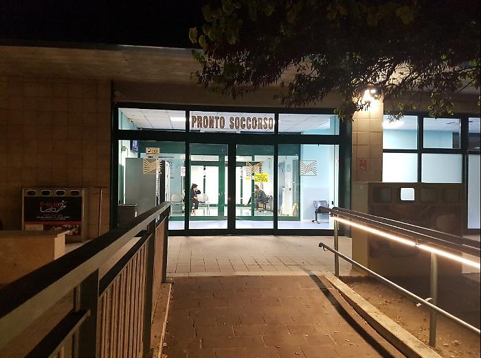 Terni, Capodanno al pronto soccorso: bambina di 9 anni con piccola ustione da fuochi d'artificio al torace e a un polso