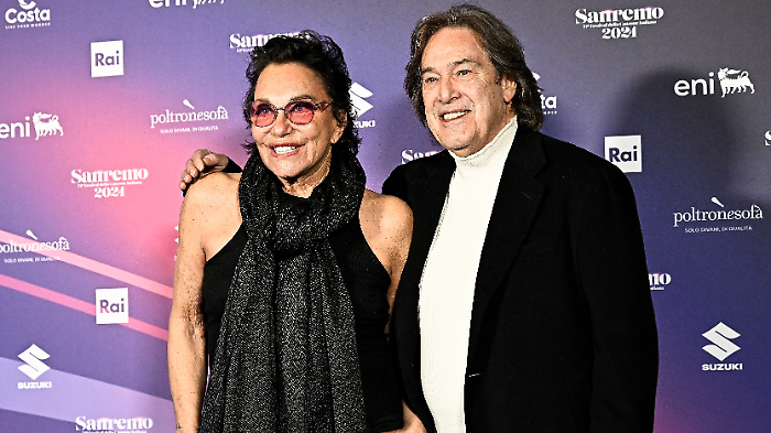 Arrivano le scuse di Angelo dei Ricchi e Poveri dopo la caduta di stile durante il programma di Rai 1 L'anno che verrà per festeggiare il Capodanno