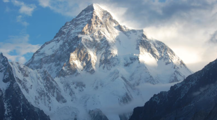 K2, le curiosità sulla montagna degli italiani: dal nome nato per errore alla prima scalata, fino al confronto con l'Everest
