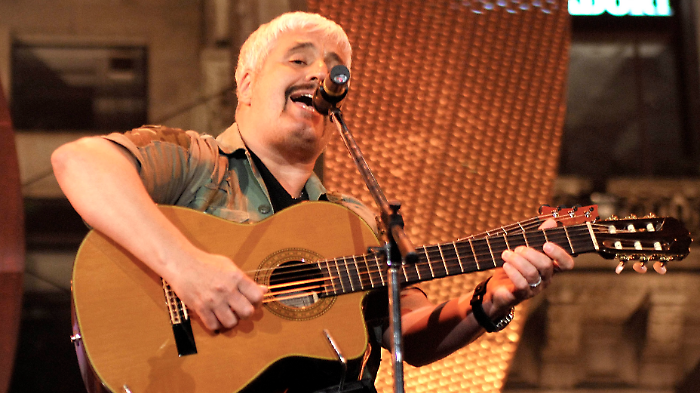 Pino Daniele - il tempo resterà, ecco il docu-film a dieci anni dalla morte del cantante: la carriera, gli amori e la tragica scomparsa 