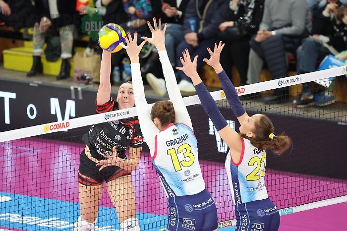 Le Black Angels vicine all'impresa: Scandicci soffre ma vince (3-1)