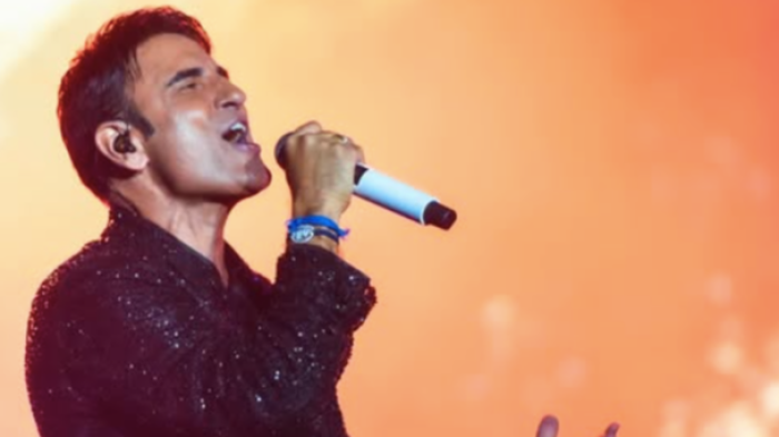 Sal da Vinci, chi è il cantante ospite a Verissimo: dal debutto musicale a sei anni, alla rinascita artistica grazie al brano Rossetto e Caffè
