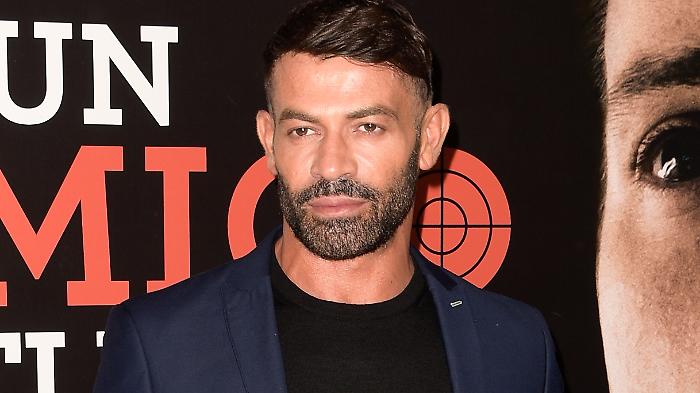 Gianni Sperti ospite di Silvia Toffanin a Verissimo: la carriera da ballerino, il matrimonio con Paola Barale e l’amicizia con Tina Cipollari