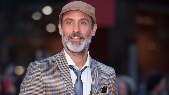 Raz Degan ospite di Francesca Fialdini a Da noi... a ruota libera, chi è: la vittoria all'isola dei famosi, l'amore con Paola Barale e i tradimenti 