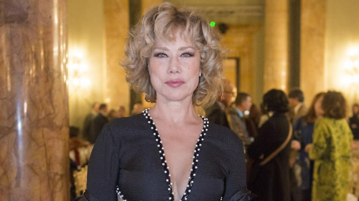 Nancy Brilli, chi è l'attrice ospite a La volta buona: dall'inizio della carriera grazie a un'amica agli amori e la malattia