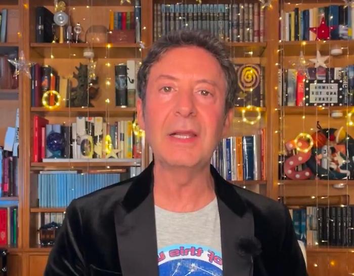 Simon & The Stars, chi è l'astrologo: dagli inizi su Facebook a quando annunciò la pandemia da Covid19 nel 2020