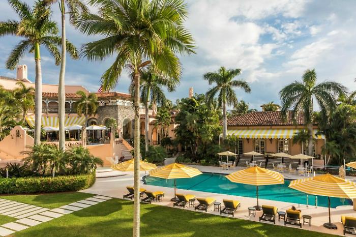 Mar-a-Lago, dove si trova la villa da sogno (con 33 bagni) di Donald Trump: come l'ha acquistata, il costo e le dimensioni