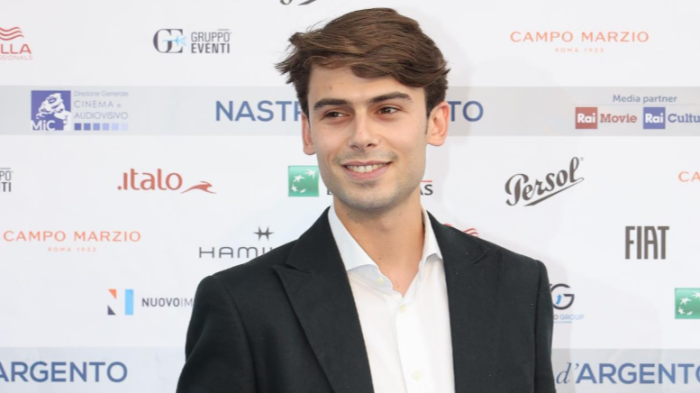 Chi è Leonardo Maltese, il protagonista di Leopardi - il poeta dell'infinito: dalla carriera cinematografica all'amore per la musica