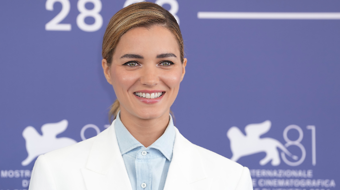  Giusy Buscemi ospite di Caterina Balivo a La volta buona, chi è: carriera e vita privata dell'attrice di Un passo dal cielo 8 