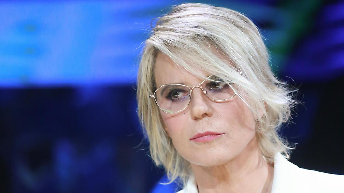 C'è posta per te stasera in tv sabato 11 gennaio su Canale 5: ospiti e anticipazioni della prima puntata condotta da Maria De Filippi