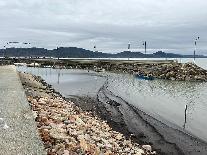 Il lago Trasimeno è in grande crisi: livello ai minimi storici a gennaio. Pescatori disperati e dal commissario Dell'Acqua nessuna risposta ai cittadini