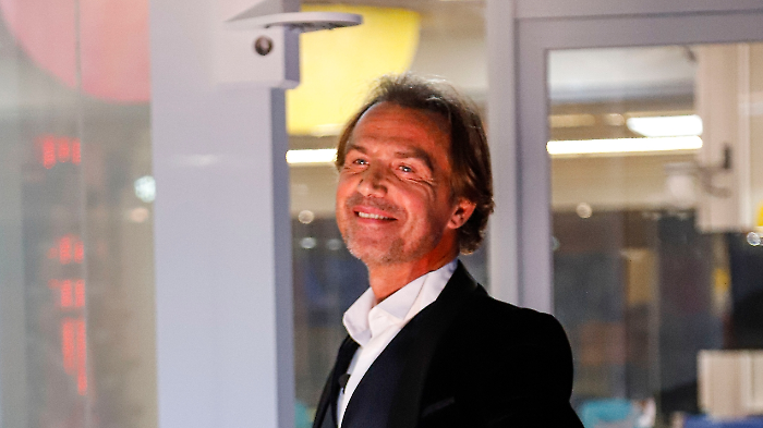 Antonio Zequila ospite in tv da Caterina Balivo a La Volta Buona su Rai 1, lunedì 13 gennaio: dai fotoromanzi alla relazione con Simona Tagli 