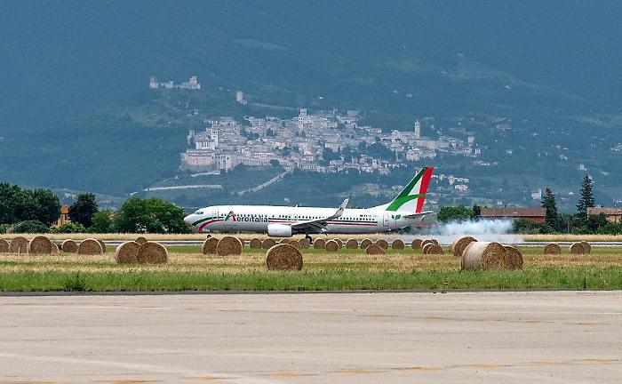 Aeroitalia, altro stop: il volo da Perugia per Comiso non decollerà più