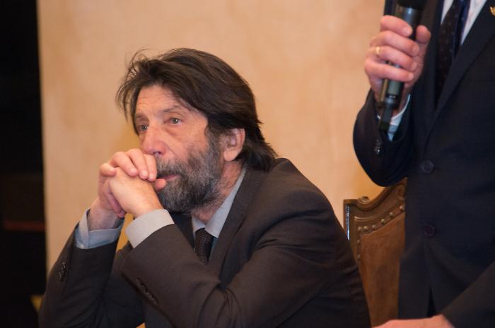 Prospettive 2025, da Cacciari a Mancuso, da Odifreddi a Padre Enzo Fortunato si confrontano sull'Occidente